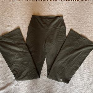 Flare leggings army green comfortable size S